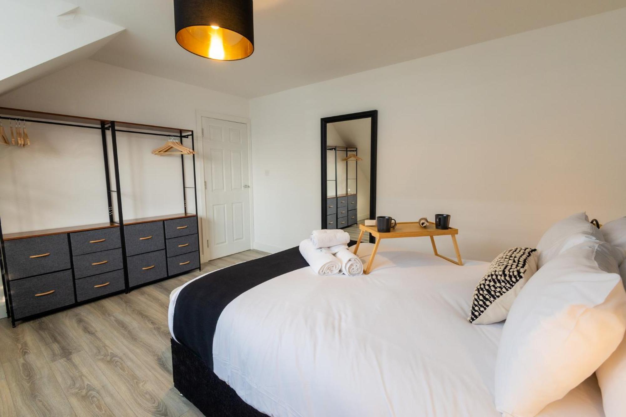 Contemporary 3Br Flat In Watford Apartment วัตฟอร์ด ภายนอก รูปภาพ